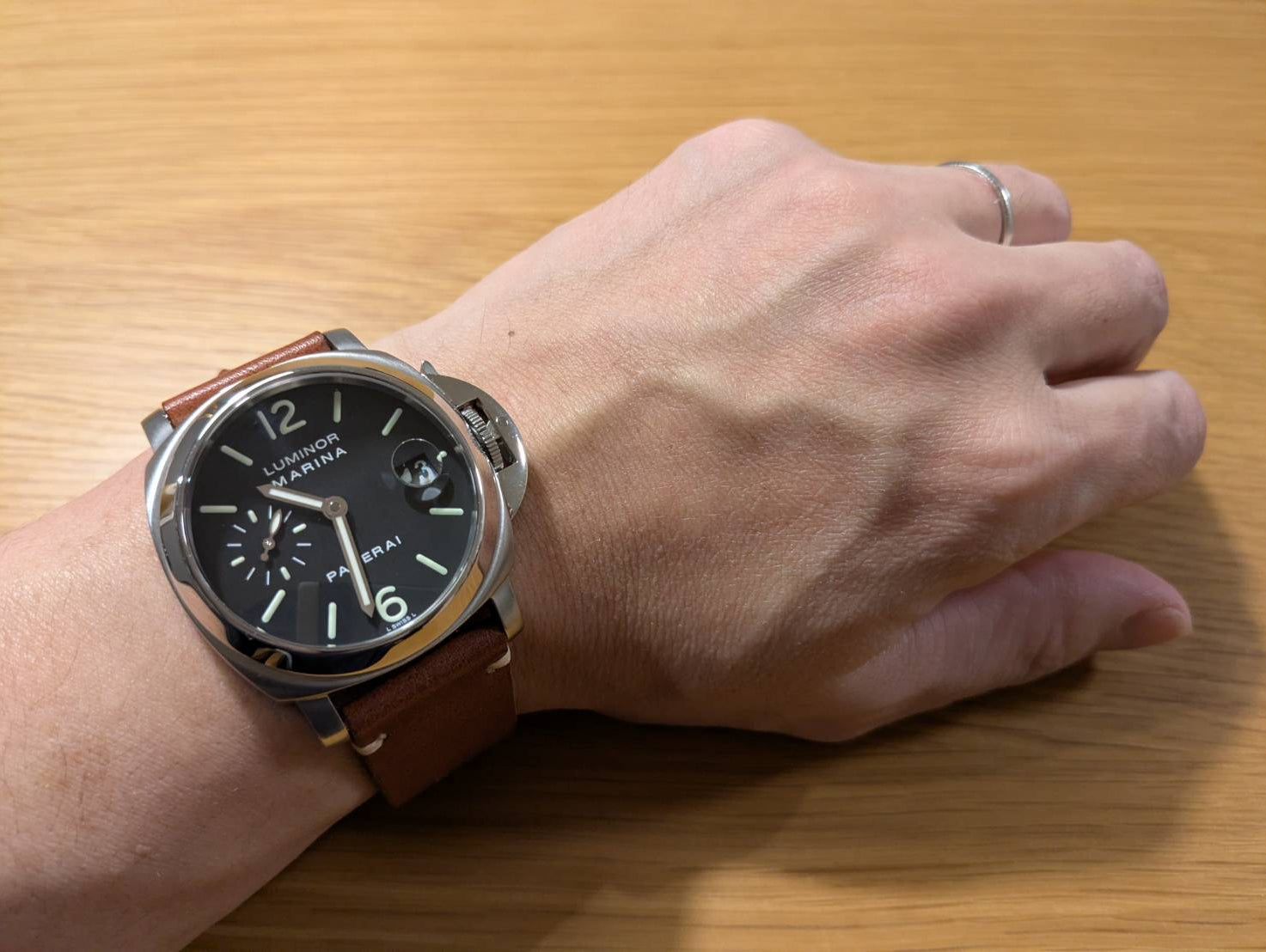Panerai Luminor Marina ブラウンカーフ革 ダブル遊革仕様 ストラップ装着写真