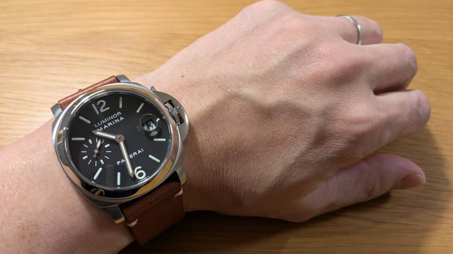 Panerai Luminor Marina ブラウンカーフ革 ダブル遊革仕様 ストラップ装着写真