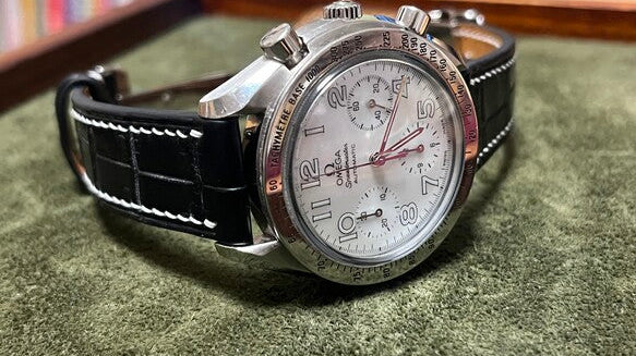 オメガ スピードマスター リデュースド用 ブラックアリゲーター 白ステッチ時計ベルト革 腕時計バンドオーダー