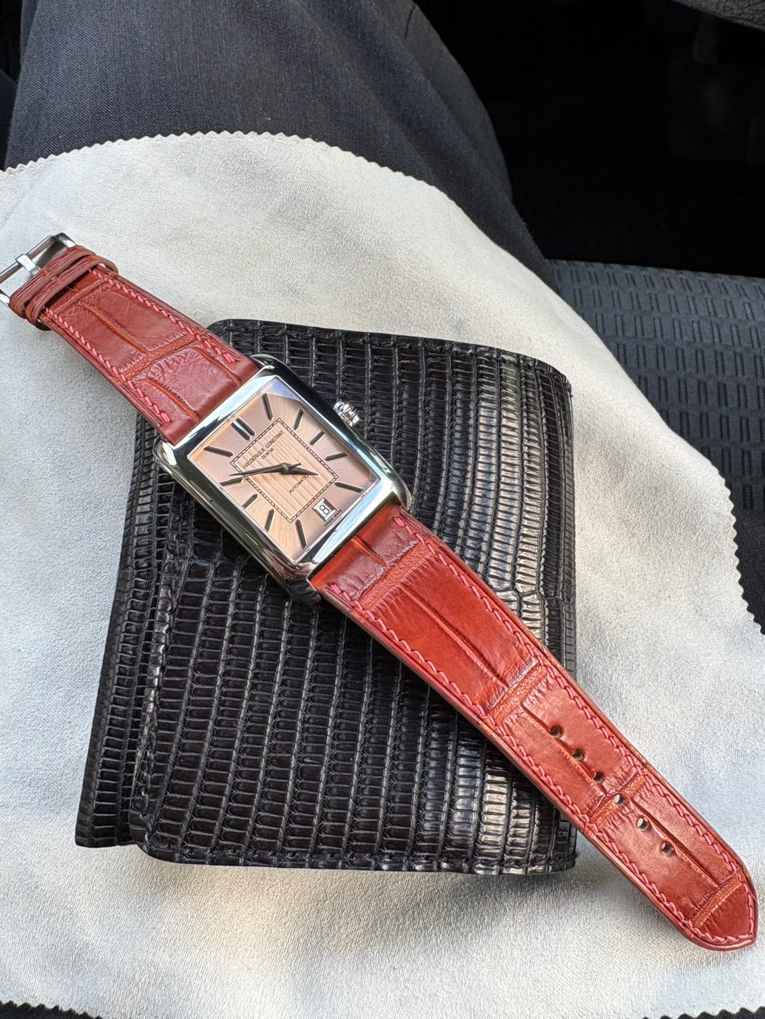 フレデリック・コンスタント クラシック カレ サーモン文字盤用 コニャックワニ革 サーモンステッチ 純正尾錠時計ベルト革 腕時計バンドオーダー