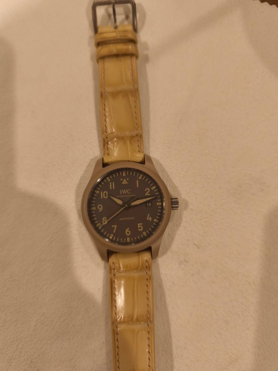 IWC パイロット・ウォッチ・オートマティック 41 トップガン モハーヴェ・デザート IW328106用 クロコダイル革 ベージュ ツェルマット裏革時計ベルト革