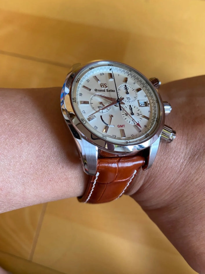 グランドセイコー SBGC201 スプリングドライブ GMT クロノグラフ用 コニャックアリゲーター 白ステッチ 隠しステッチ仕様時計ベルト革