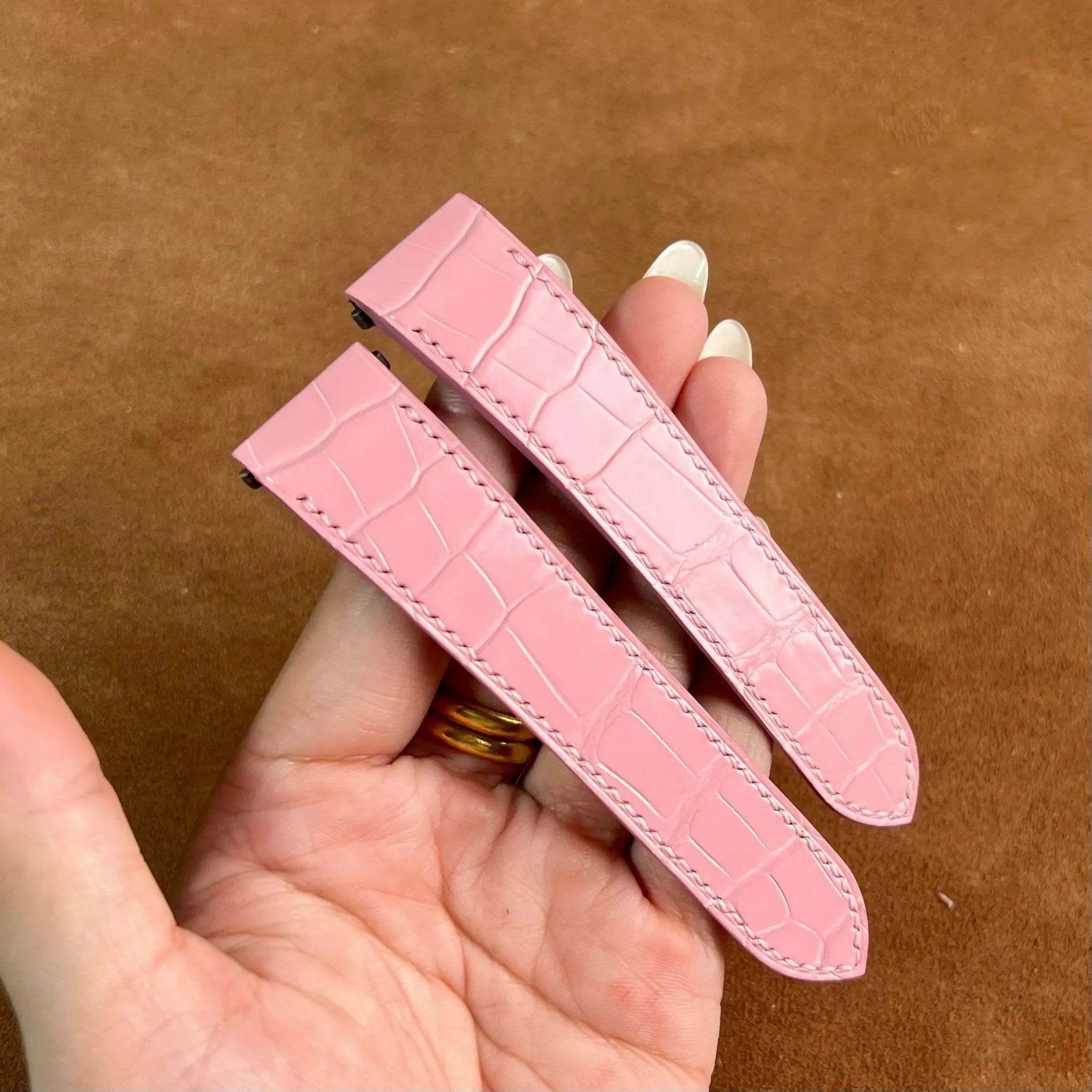 Van Cleef & Arpels ピンクレザーベルト VAN CLEEF & ARPELS 18K Yellow Gold Satin Mother of Pearl